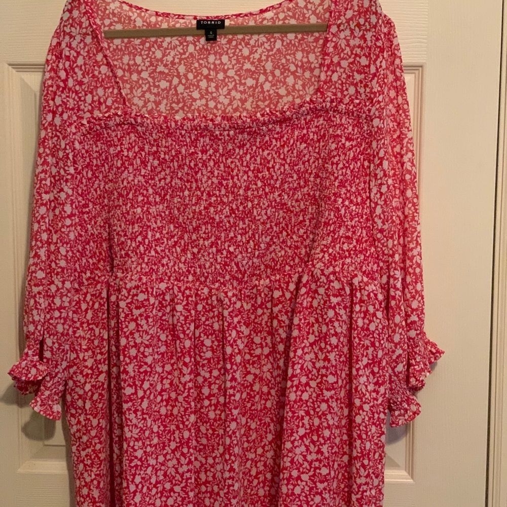 Torrid shirt size 4 (26/28)